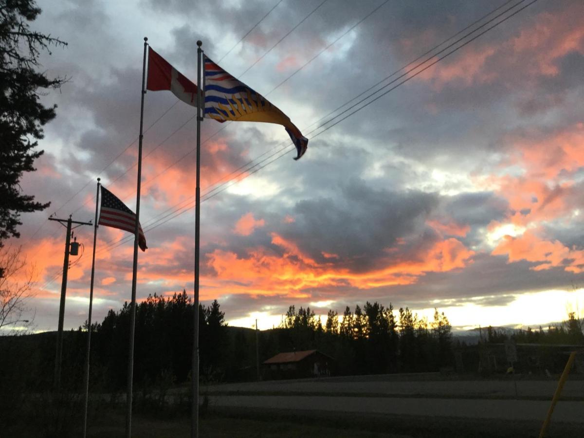 Northway Motor Inn Dease Lake Bagian luar foto