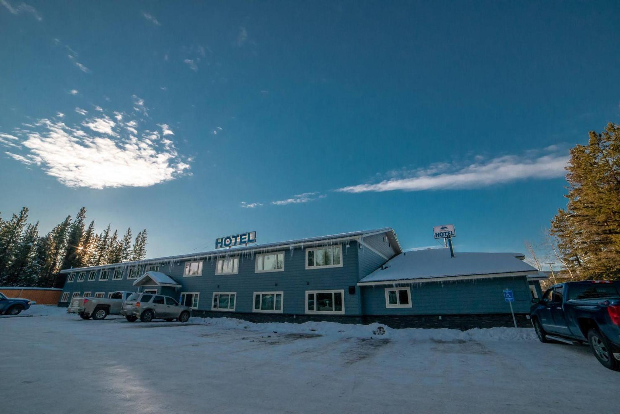Northway Motor Inn Dease Lake Bagian luar foto