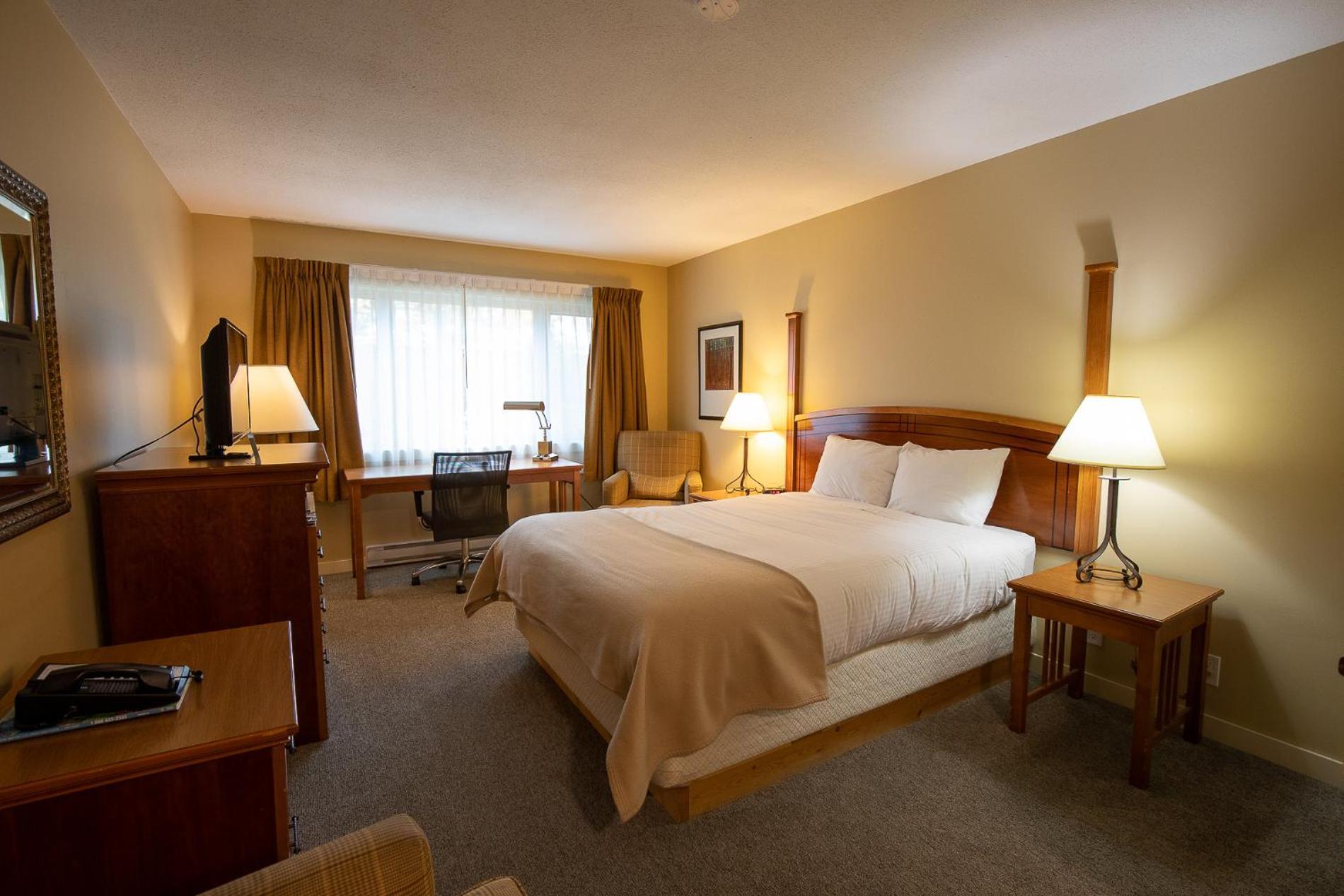 Northway Motor Inn Dease Lake Bagian luar foto