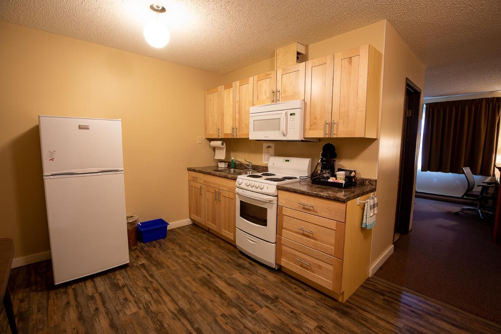 Northway Motor Inn Dease Lake Bagian luar foto