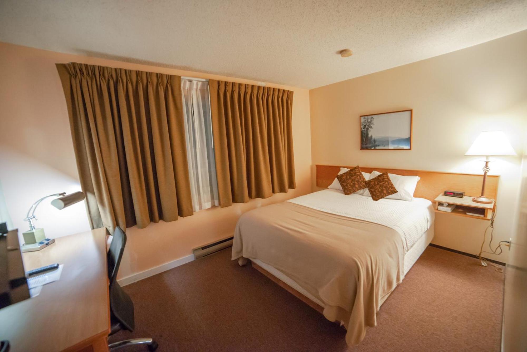 Northway Motor Inn Dease Lake Bagian luar foto