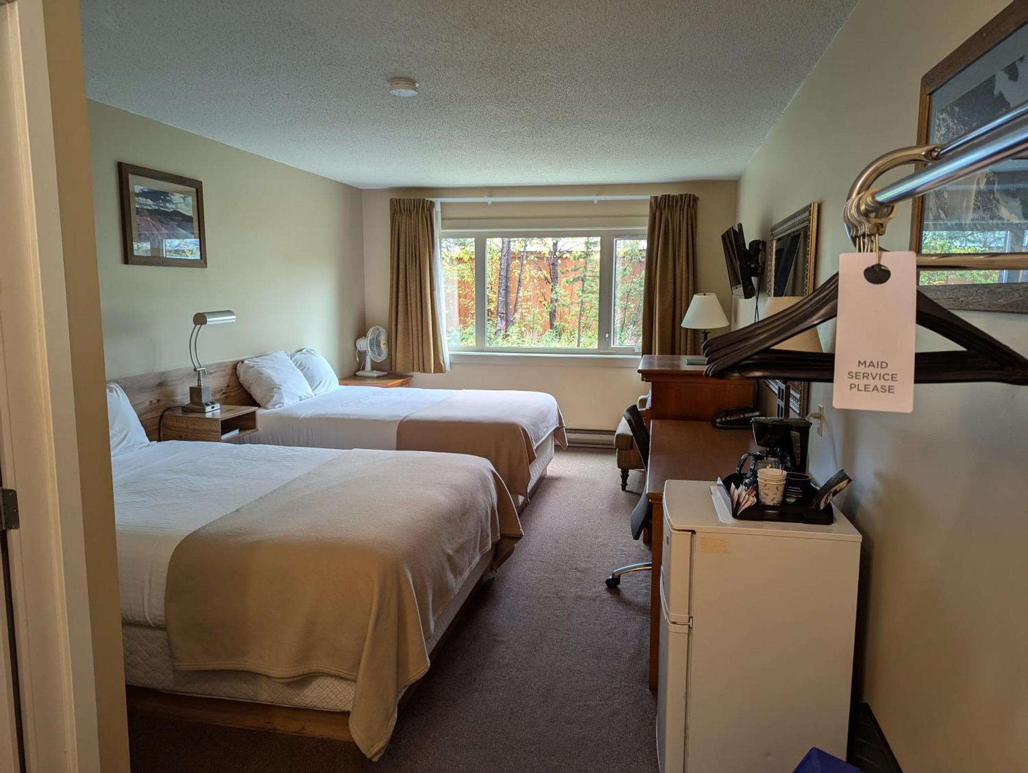 Northway Motor Inn Dease Lake Bagian luar foto